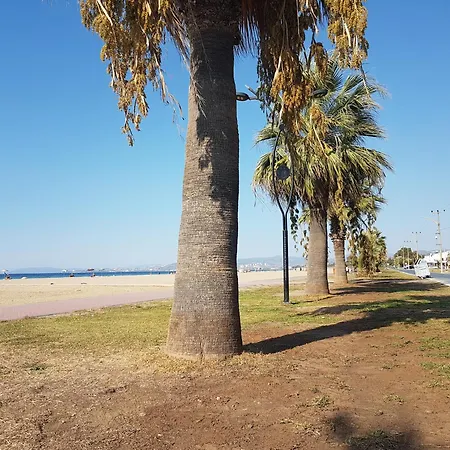 Bahceli Cift Katli Sahile 300 Metre 4*