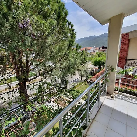 Bahceli Cift Katli Sahile 300 Metre 4* 쿠사다시