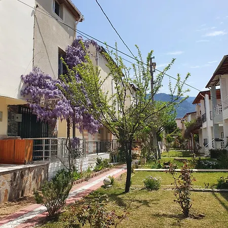 Bahceli Cift Katli Sahile 300 Metre Hotel